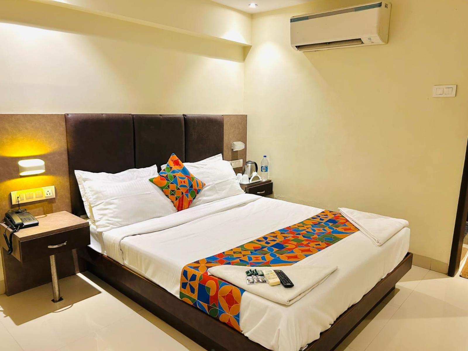 Hotel West Inn-Near Mumbai International Airport — Photos 1